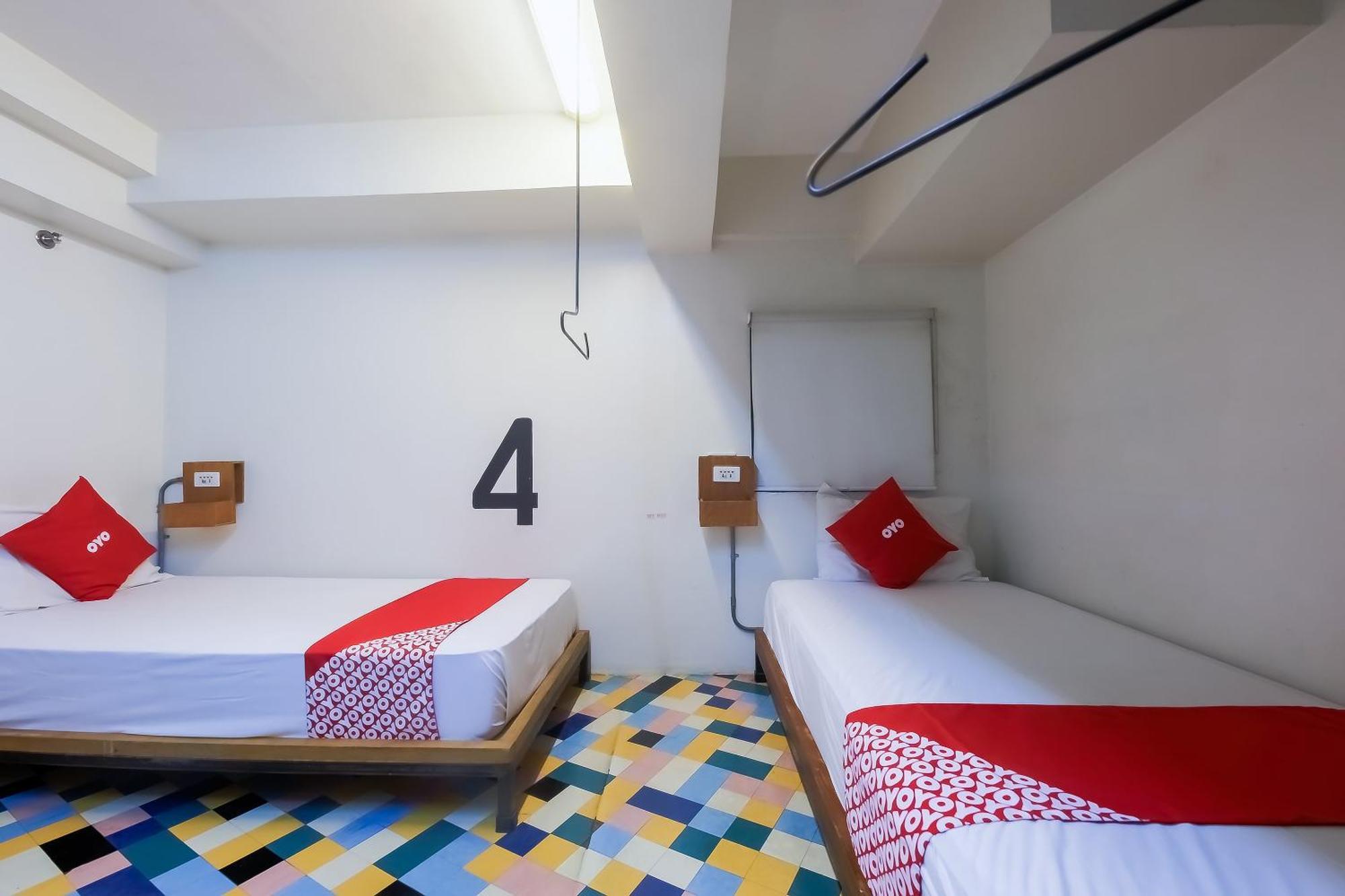 Spot On Junction Hostel Makati City Bagian luar foto