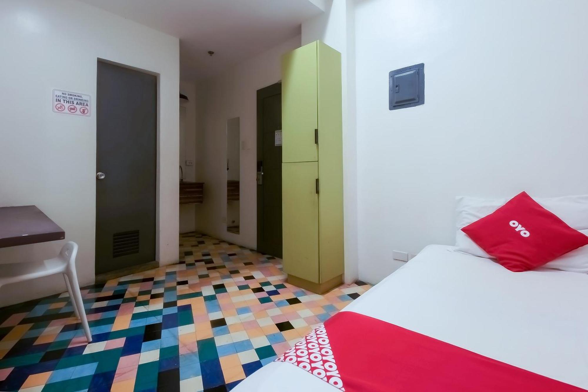 Spot On Junction Hostel Makati City Bagian luar foto