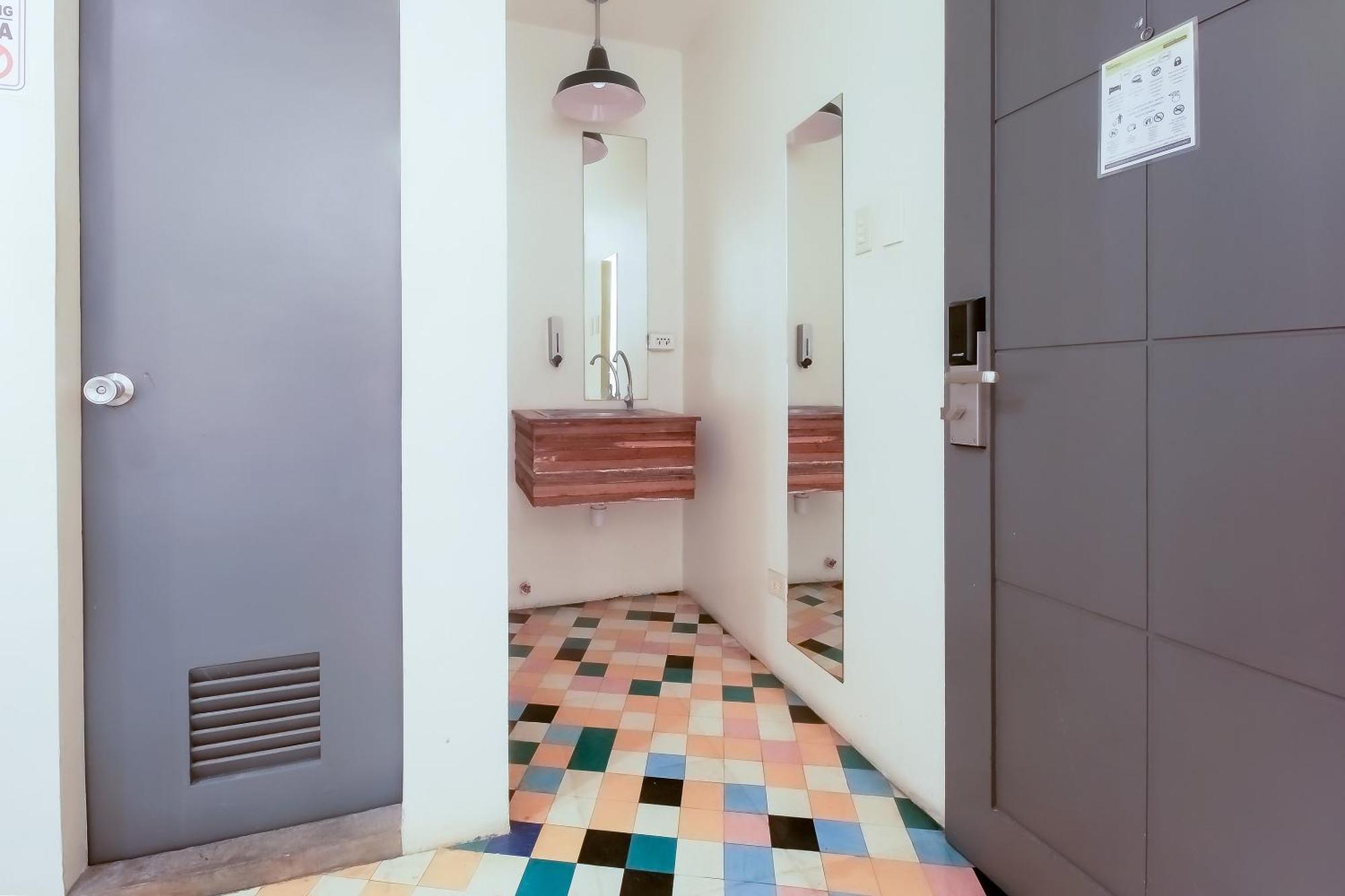 Spot On Junction Hostel Makati City Bagian luar foto