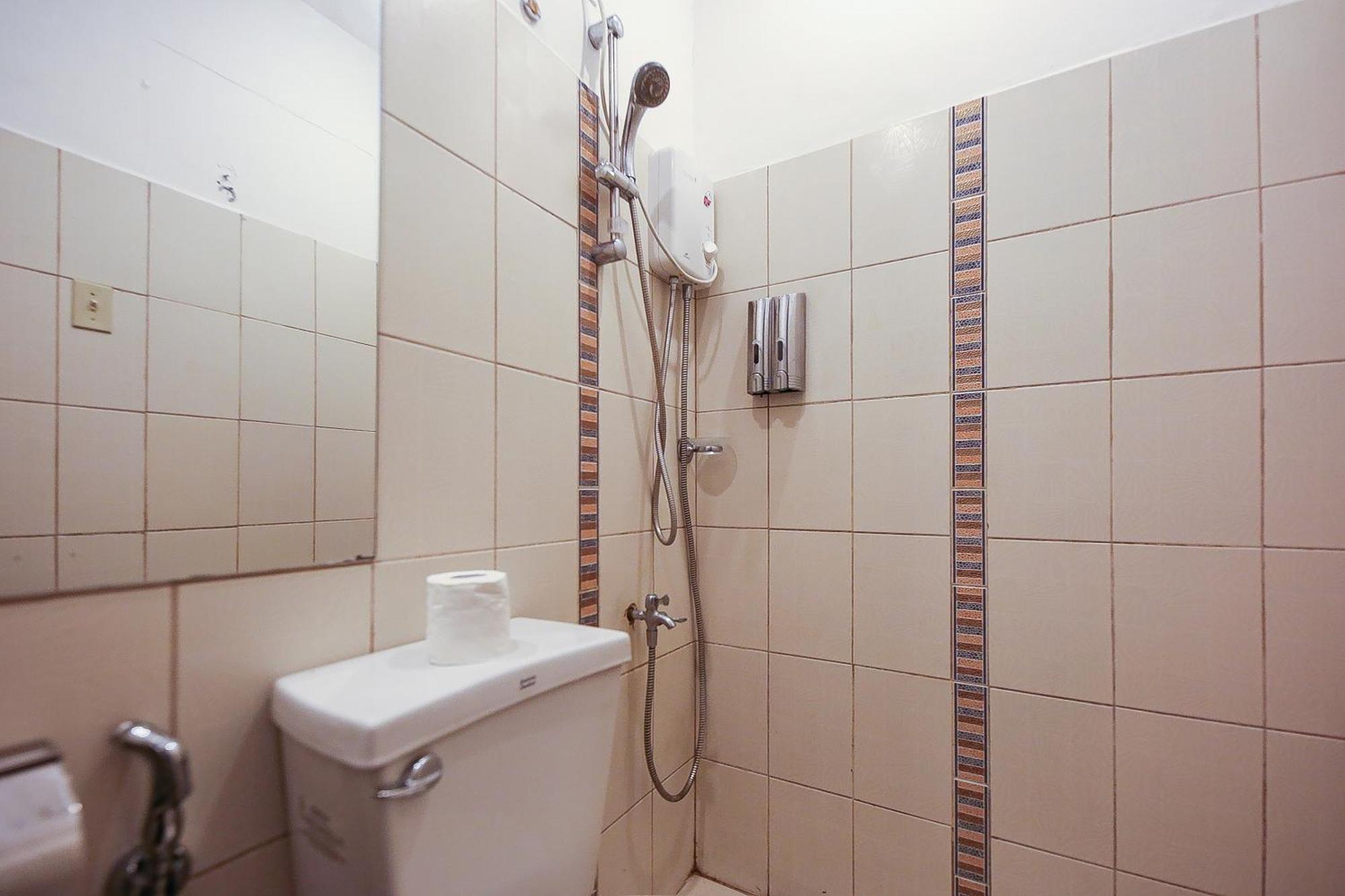 Spot On Junction Hostel Makati City Bagian luar foto