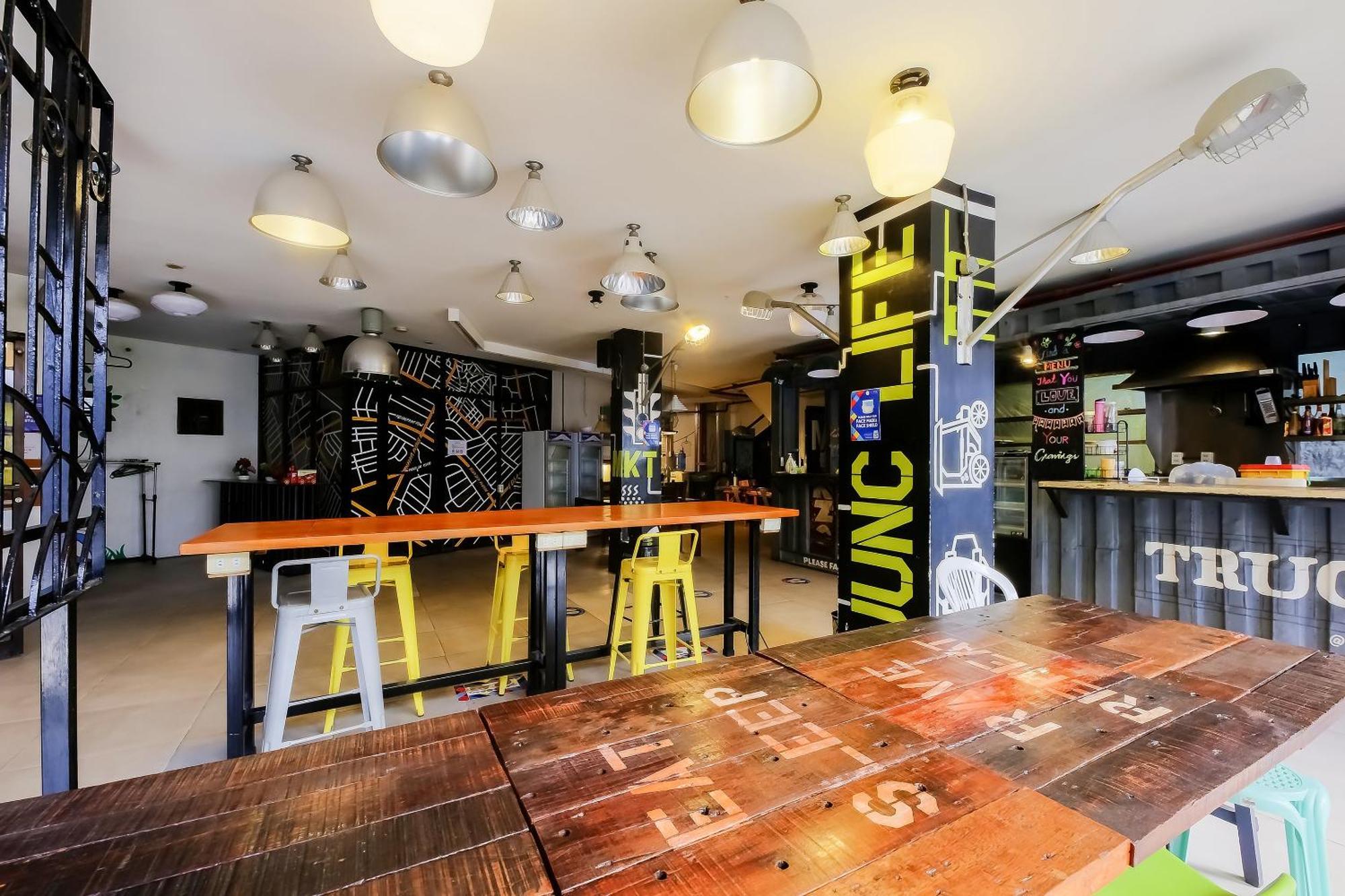 Spot On Junction Hostel Makati City Bagian luar foto