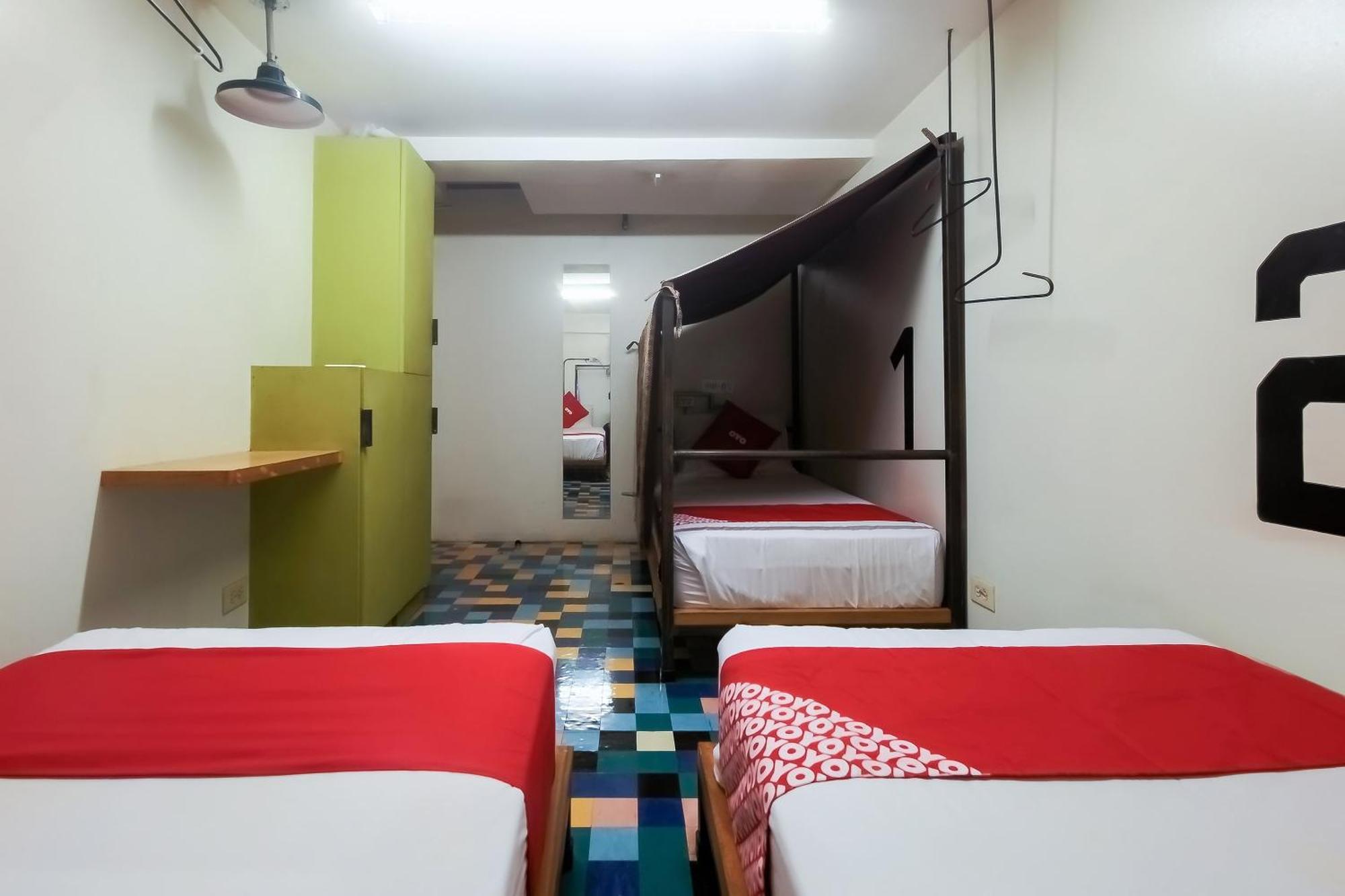 Spot On Junction Hostel Makati City Bagian luar foto