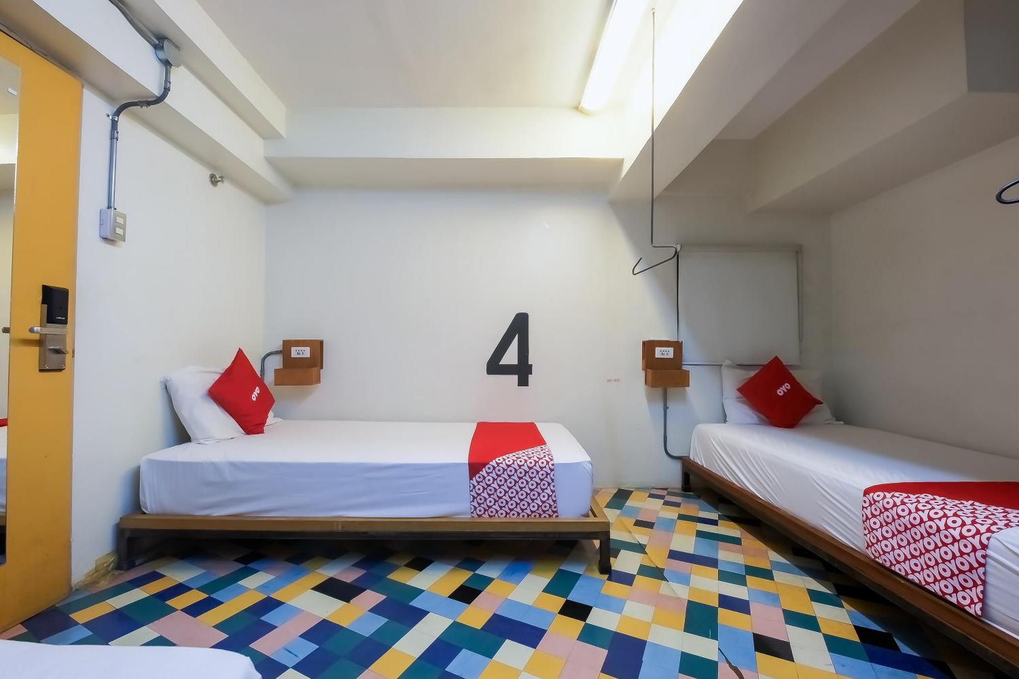 Spot On Junction Hostel Makati City Bagian luar foto