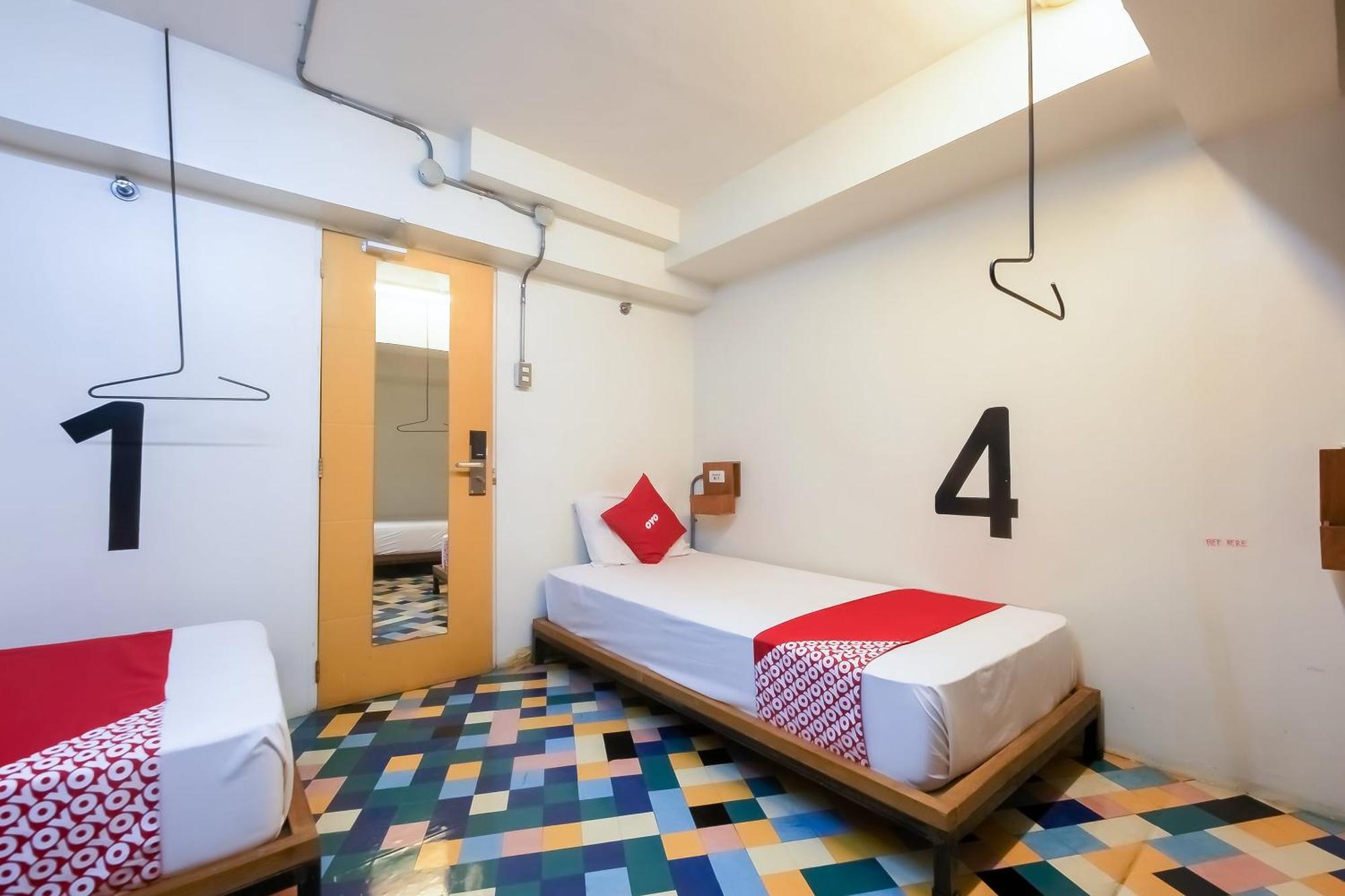Spot On Junction Hostel Makati City Bagian luar foto