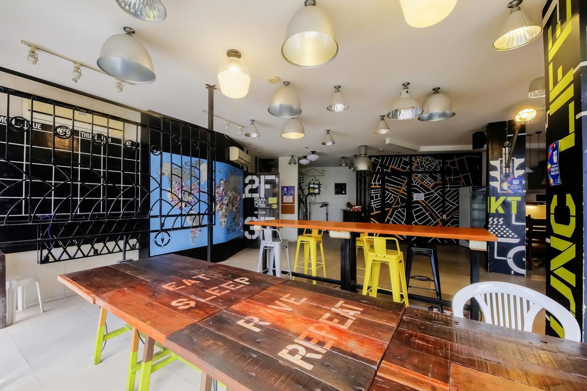 Spot On Junction Hostel Makati City Bagian luar foto