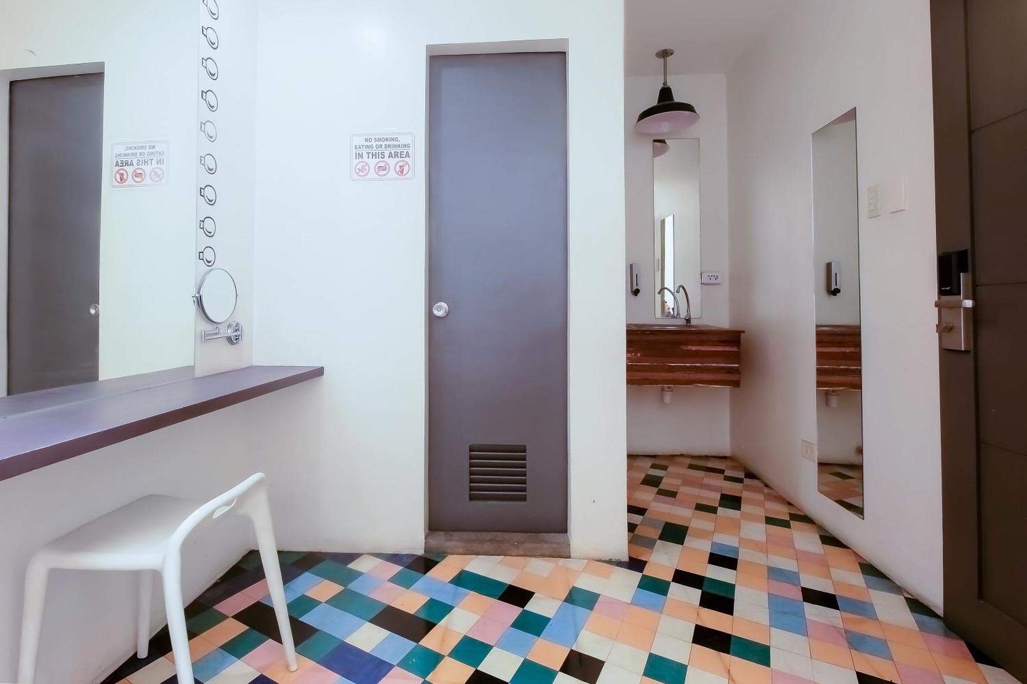 Spot On Junction Hostel Makati City Bagian luar foto