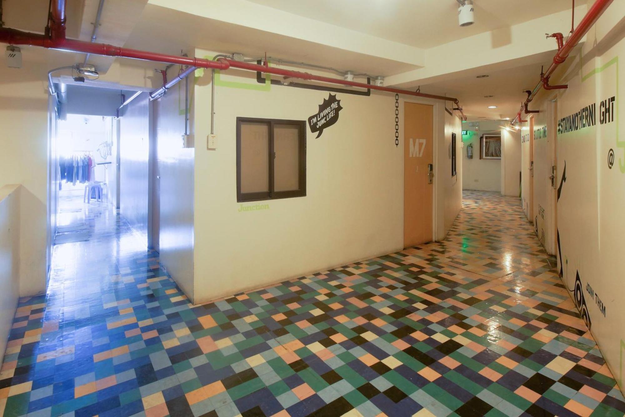 Spot On Junction Hostel Makati City Bagian luar foto