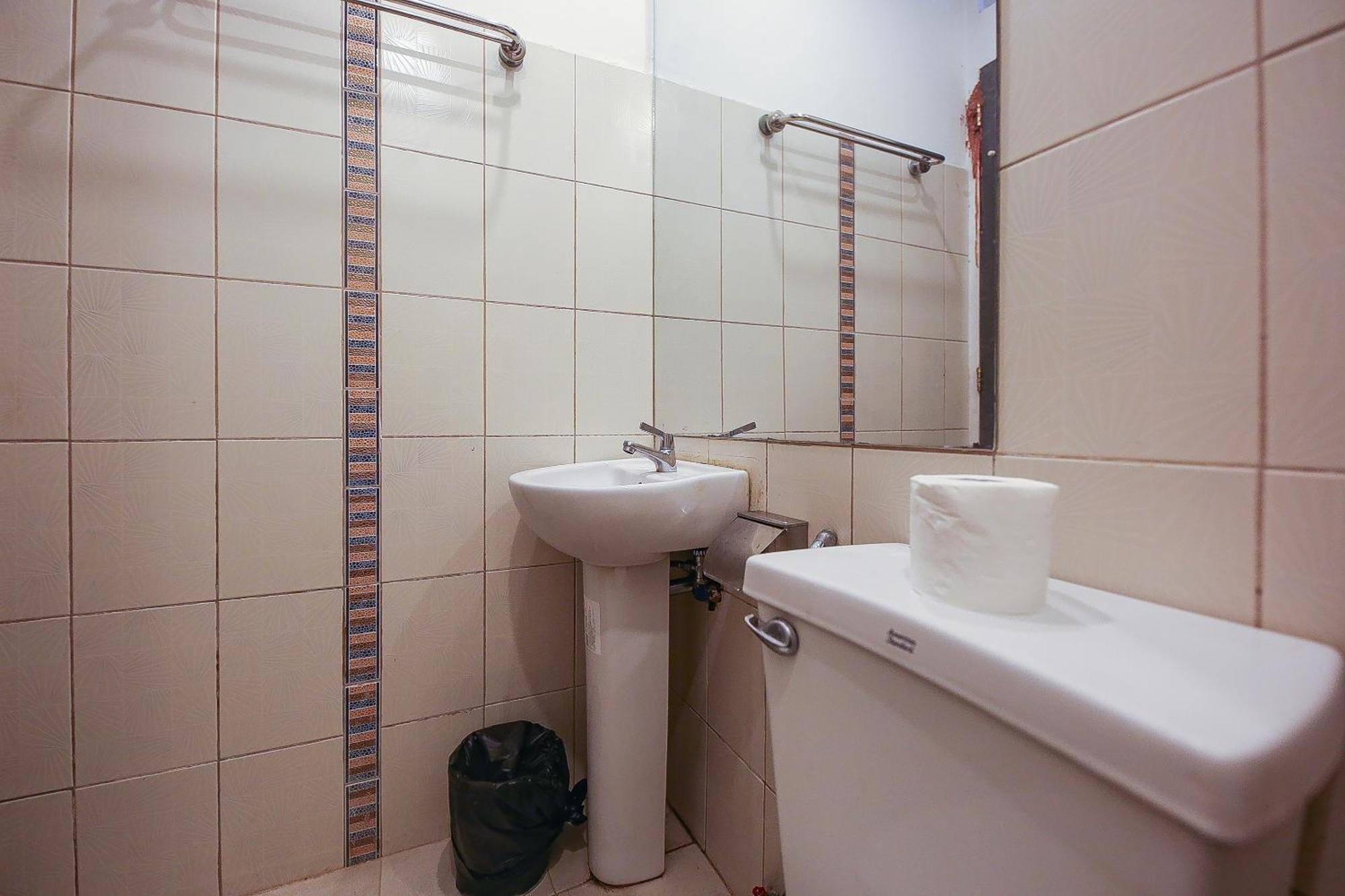 Spot On Junction Hostel Makati City Bagian luar foto
